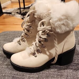 Esprit Off-White Fur-Lined Lace-Up Boots